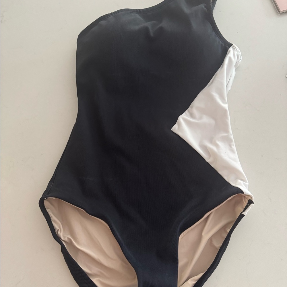 Hermoza Black and White Women's One Piece nwt size 6